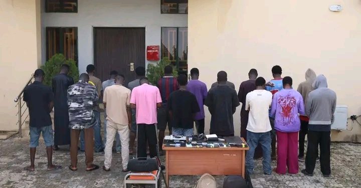 BREAKING: EFCC Arrests 19 Suspected Internet Fraudsters, a Lady Included [PHOTOS]