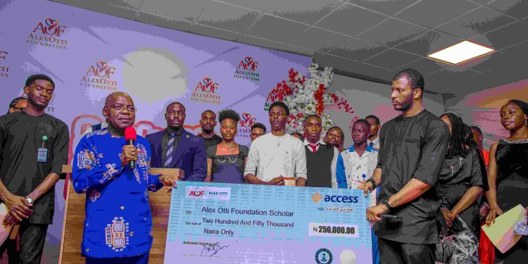 Gov. Alex Otti Hosts Scholarship Banquet, Awards ₦250,000 Each to 50 Alex Otti Scholars