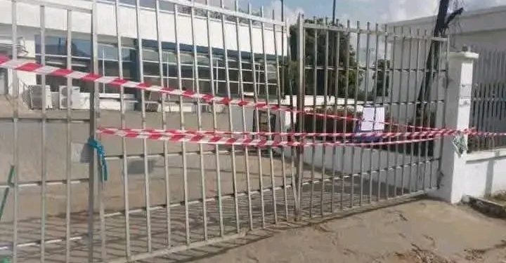 BREAKING: Panic in Umuahia as Part of First Bank Building Collapses on Library Avenue [PHOTOS]