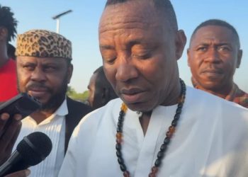 BREAKING: Sowore, Nnamdi Kanu’s Lawyer Aloy Ejimakor, and 12 Other Protesters Released from Kuje Prison [VIDEO]
