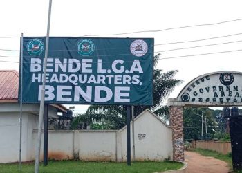 BREAKING: Protesters Storm Bende Police Station in Abia State Over Okorie Akobundu Wisdom’s Custodial Death [VIDEOS]