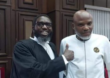VIDEO: DSS Bars Nnamdi Kanu’s Lawyers Despite Court Order Permitting Unrestricted Access