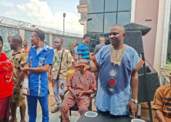 DG MOFI Distributes Christmas Palliatives to Ibere Wards in Ikwuano