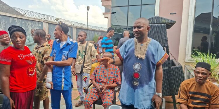 DG MOFI Distributes Christmas Palliatives to Ibere Wards in Ikwuano