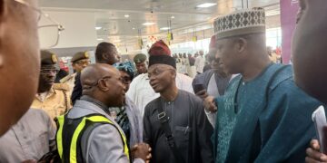 VIDEO: Airport Drama; El-Rufai Resists Security Operatives, Leaves Abuja Amid Supporters’ Cheers