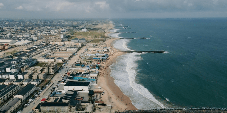VIDEO: Seaside Tragedy Averted in Lagos After Man Attempts Suicide Over Alleged Infidelity